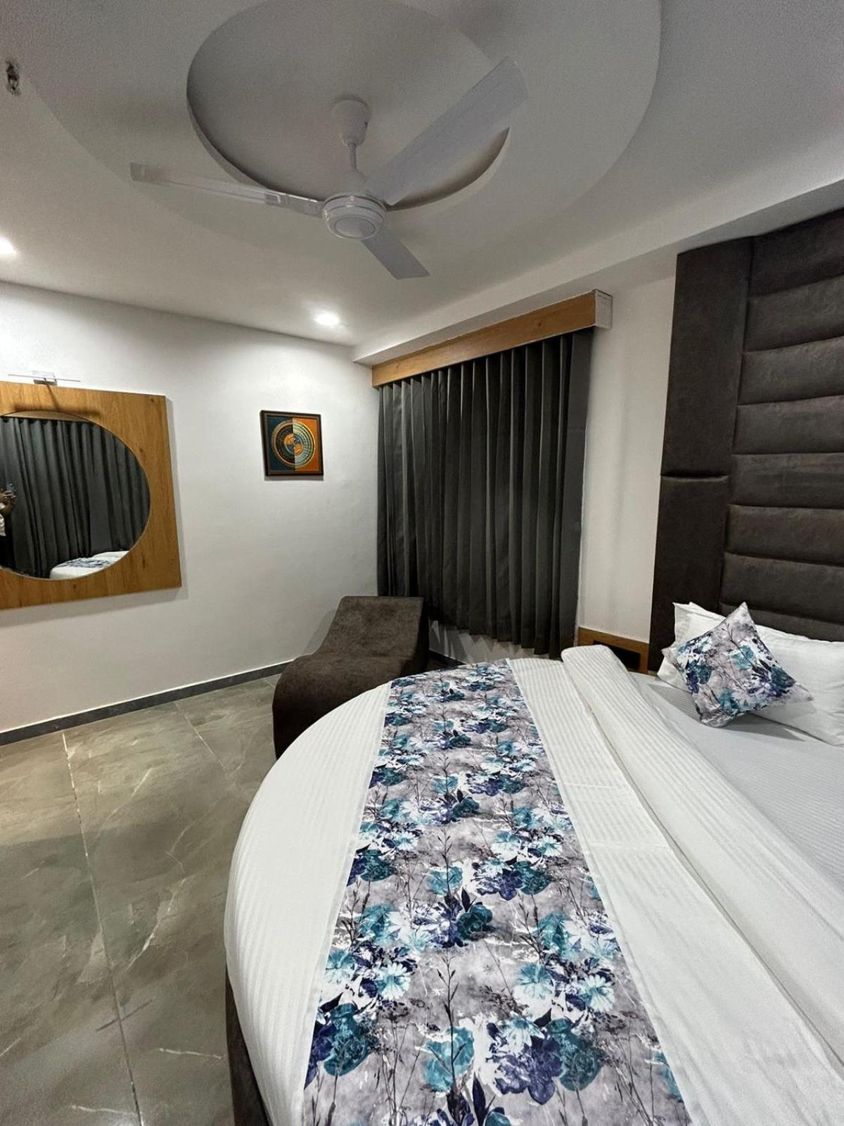Hotel M Grand Ahmedabad Exterior photo
